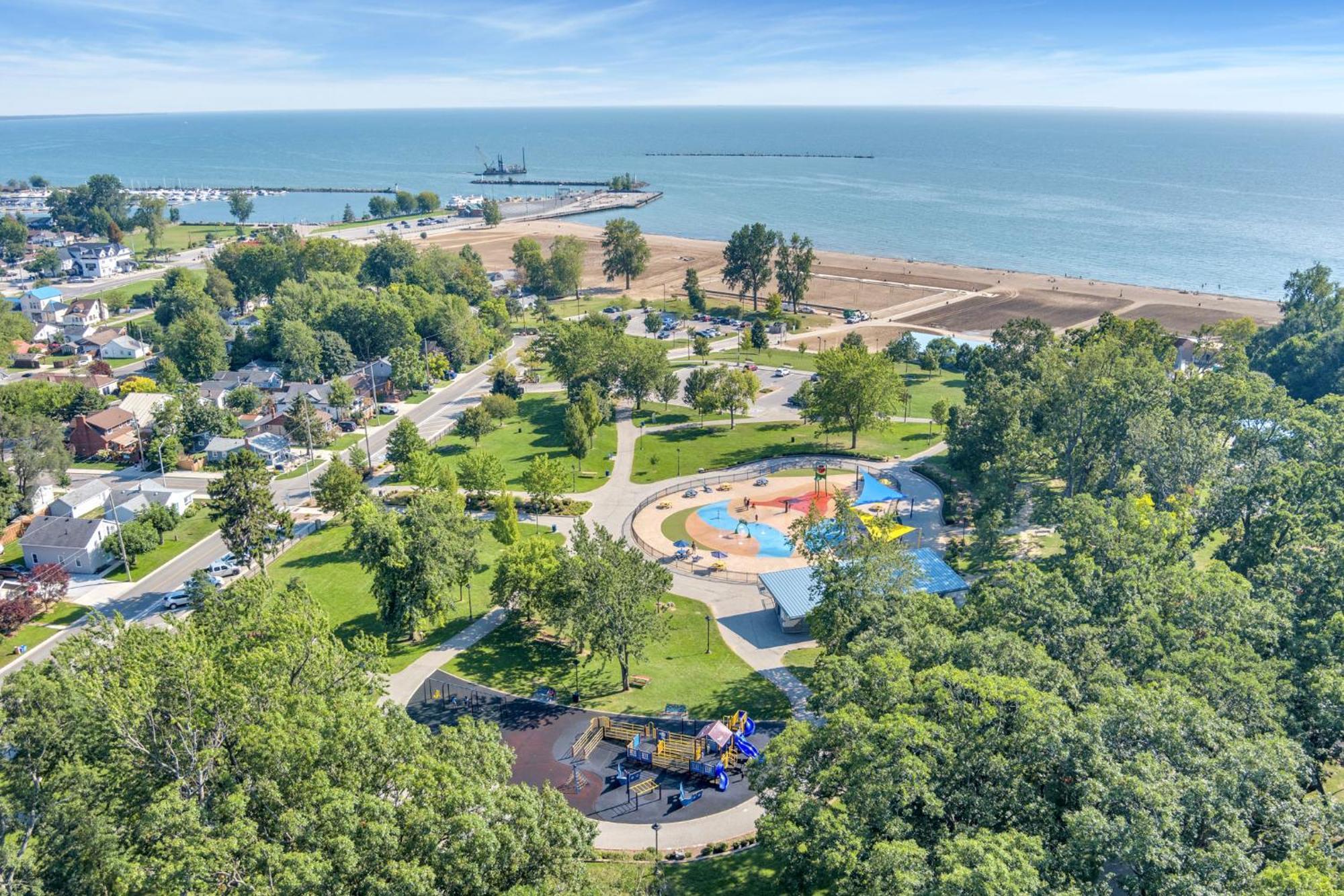 Park Bungalow #4 - Seacliff Beach Suites Leamington Exteriör bild