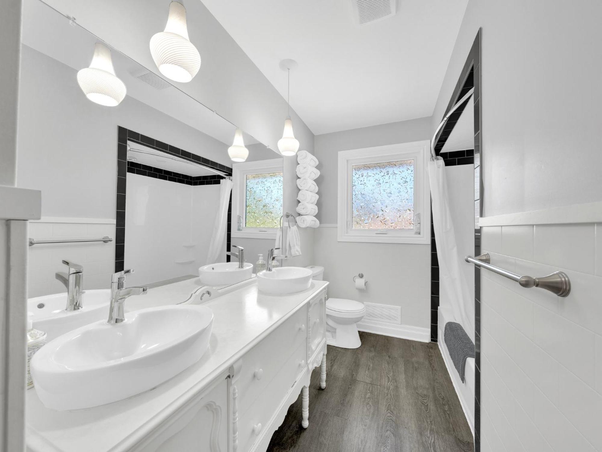 Park Bungalow #4 - Seacliff Beach Suites Leamington Exteriör bild