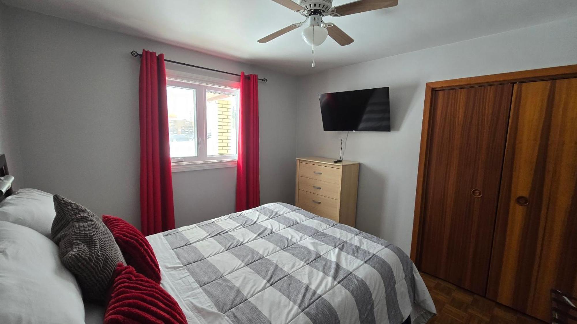 Park Bungalow #4 - Seacliff Beach Suites Leamington Exteriör bild