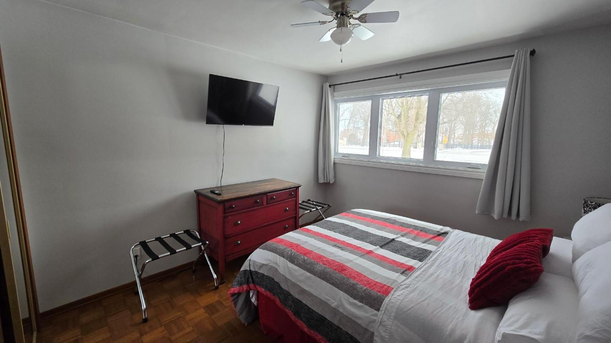 Park Bungalow #4 - Seacliff Beach Suites Leamington Exteriör bild